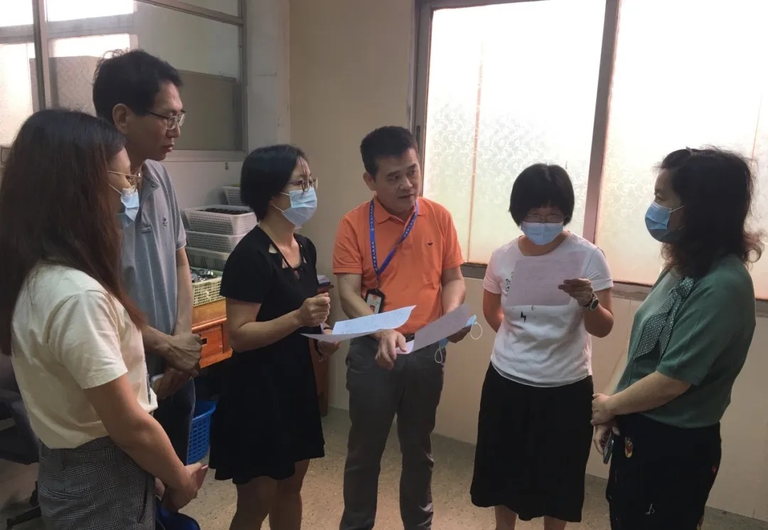 昭通市海珠区市场监管局专家一行到白云山G22恒峰公司进行计量查抄领导