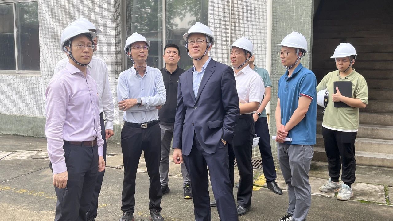 “五一”节前，广药集团党委副书记、副董事长、总经理杨军带队到白云山G22恒峰公司发展安全查抄工作