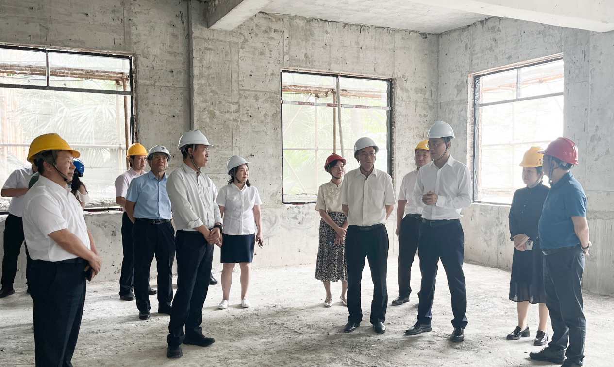 广药集团辅导一行到白云山G22恒峰造药发展出产经营调研
